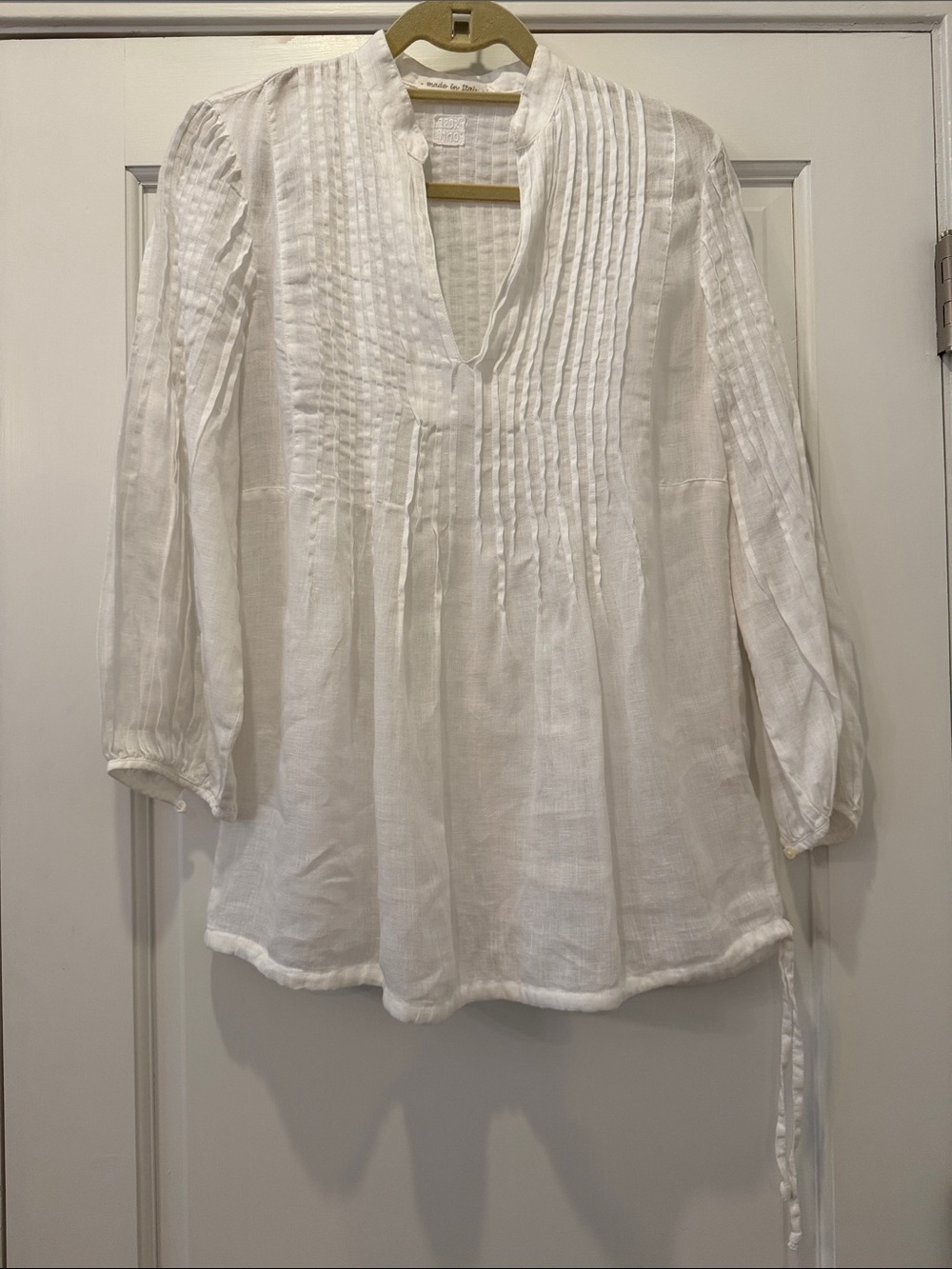 120% Lino White Pintuck V-Neck Women's Top